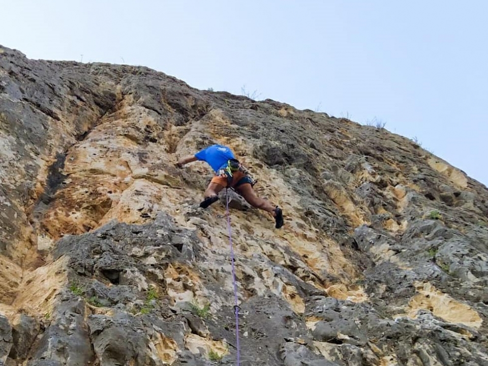 Ascendiendo por la pared vertical Ascendiendo por la pared vertical