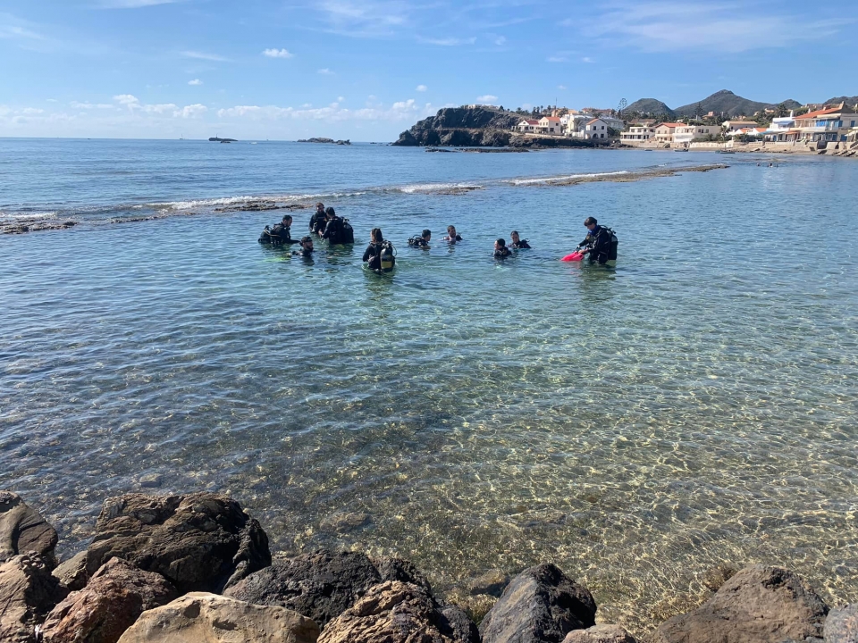 Aprende a bucear en la costa de Cabo de Palo Aprende a bucear en la costa de Cabo de Palo