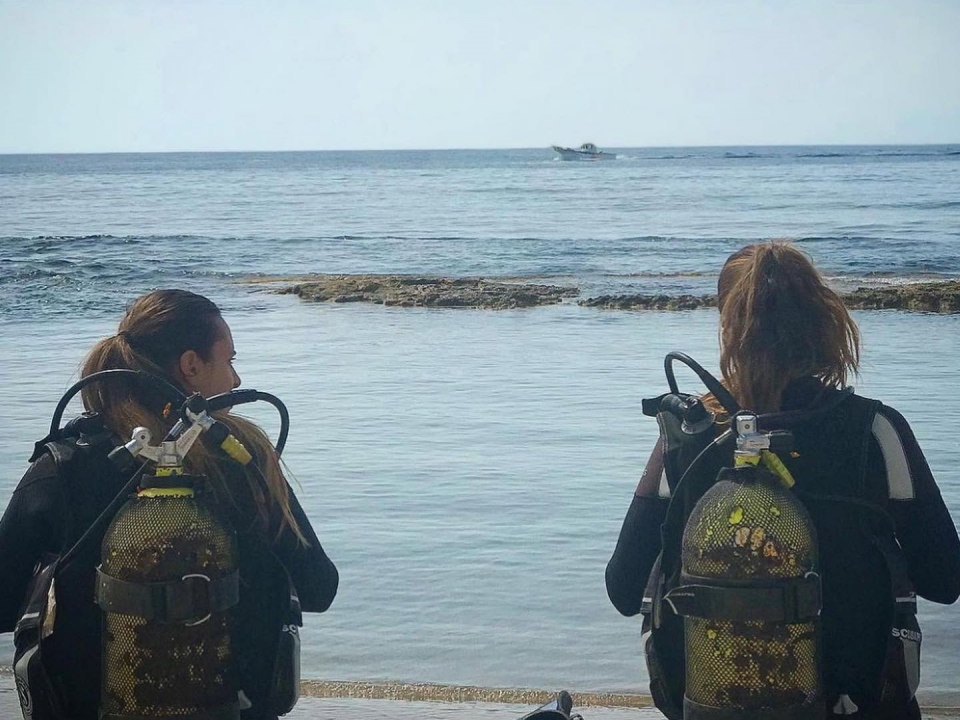 Con los equipos de buceo preparados