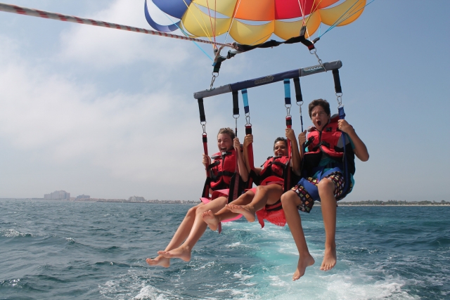 Parasailing en Roses
