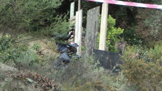 Tramarrando de disparar sin ser visto