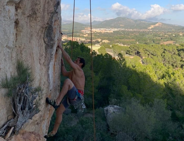 Sintiéndose un gran aventurero