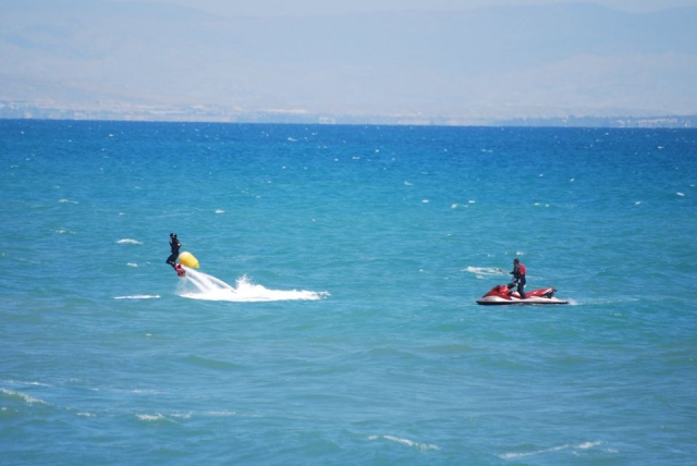 volando en el mar