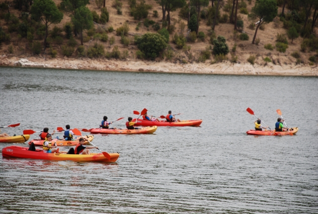 Piraguas en el embalse de San Juan
