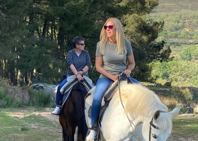 Pbaños a caballo en Caces