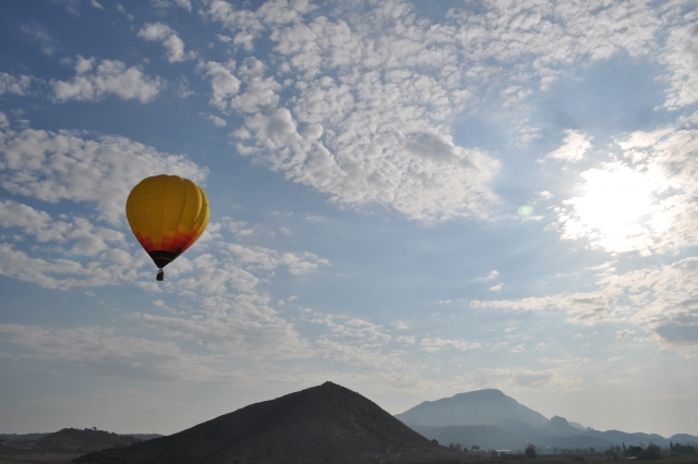 Vuelo encima de las montanas