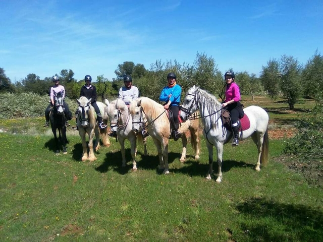 Grupo de excursion a caballo 