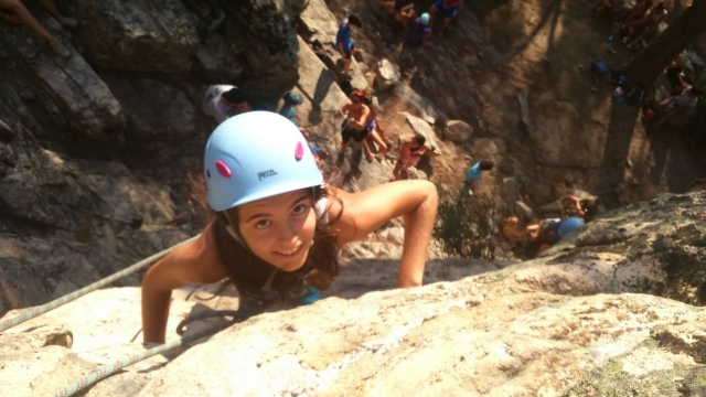 Escalada para niños en la cerro
