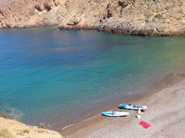 Kayaks en una cala en Cartagena Kayaks en una cala en Cartagena