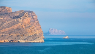 Renta de barco con patrón + cava, Benidorm 4h
