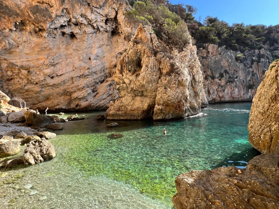 La belleza de Cala Granadella La belleza de Cala Granadella