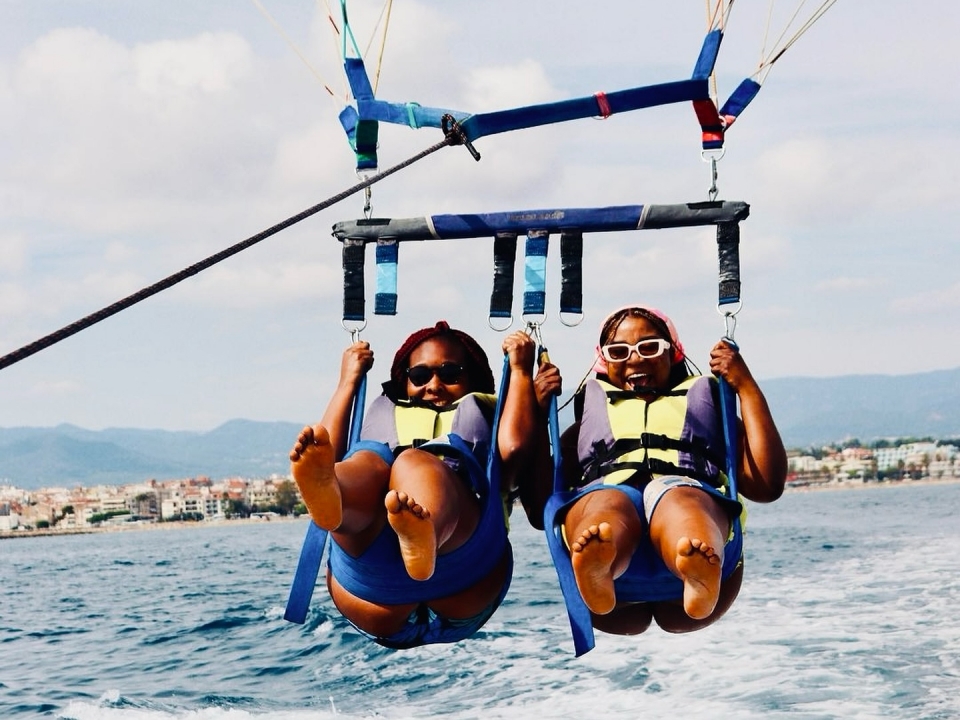 Disfruta de un vuelo en parasailing