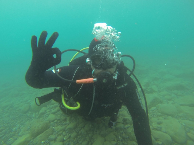 En el fondo marino de Aguadulce practicando buceo