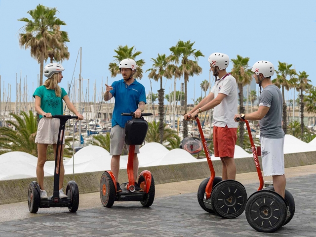 Grupo en segway en Barcelona