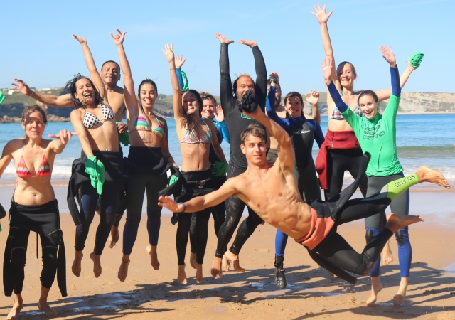Clase grupal de surf