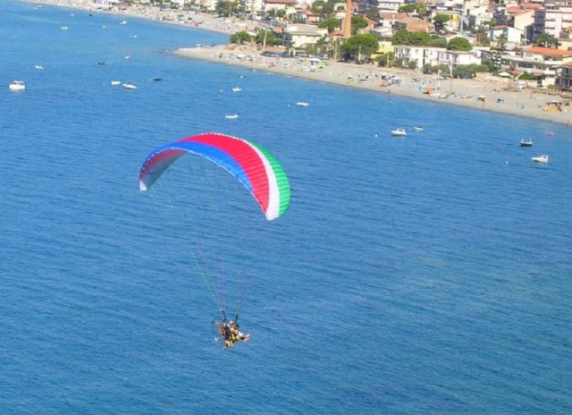 sobrevuela la costa
