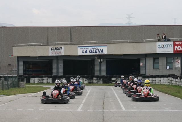 Kart preparados para iniciar la carrera