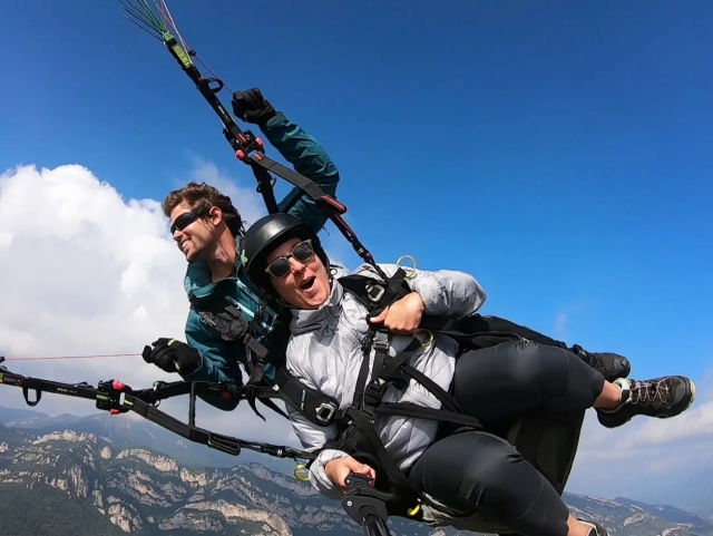 Parapenle acrobático en Igualada y Berga, 30min