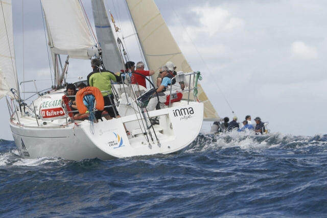Barco duranle la navegacion