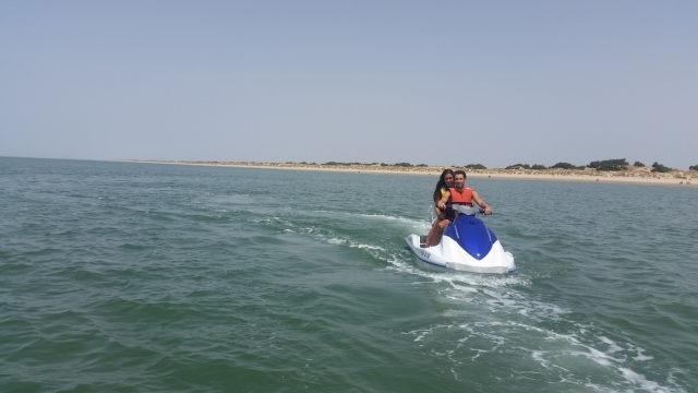 Disfrutando de una excursión con jet skis 