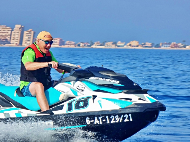 Renta moto agua con licencia Las Salinas, 30min