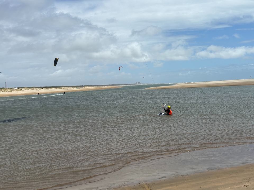 Clase semiprivada de kitesurf Clase semiprivada de kitesurf