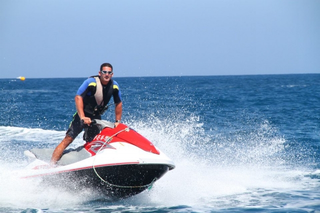 Usando el jet ski individual