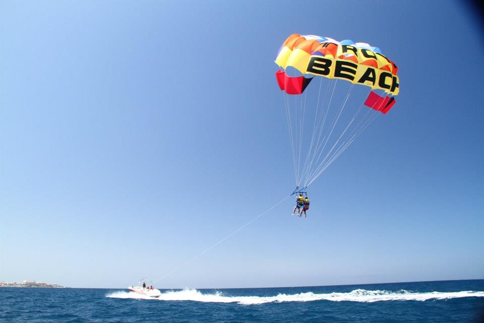 Disfrutando del parasailing en tenerife Disfrutando del parasailing en tenerife