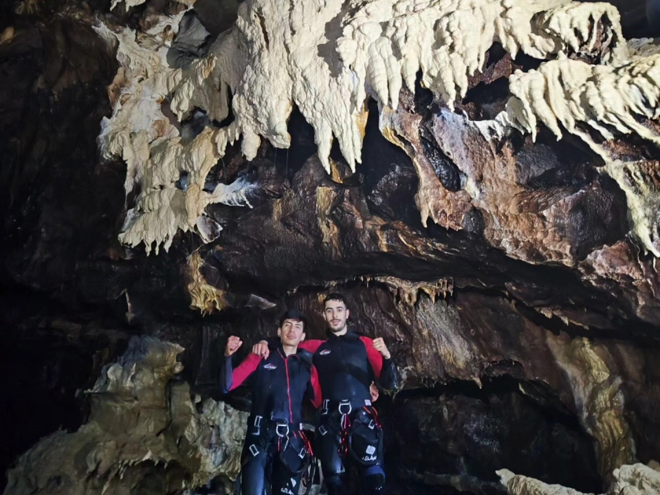 Espeleología en la Gruta de los Chorros Espeleología en la Gruta de los Chorros