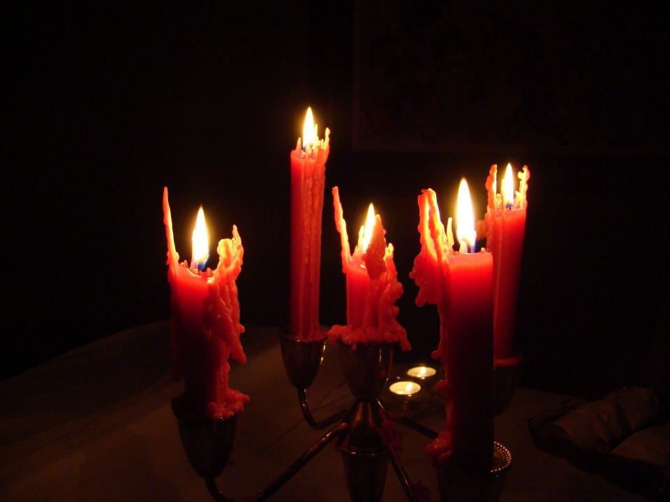 Velas en la oscuridad Velas en la oscuridad