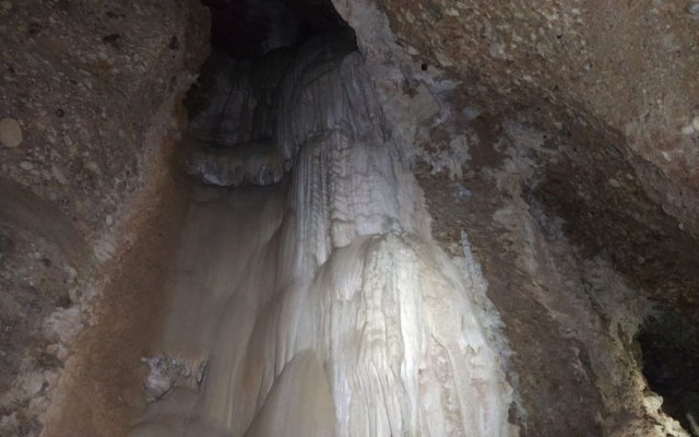 Las formaciones rocosas en la gruta de Portella