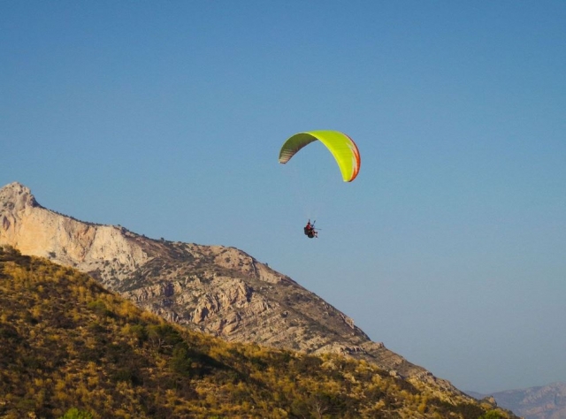 Volando en parapenle por los cielos