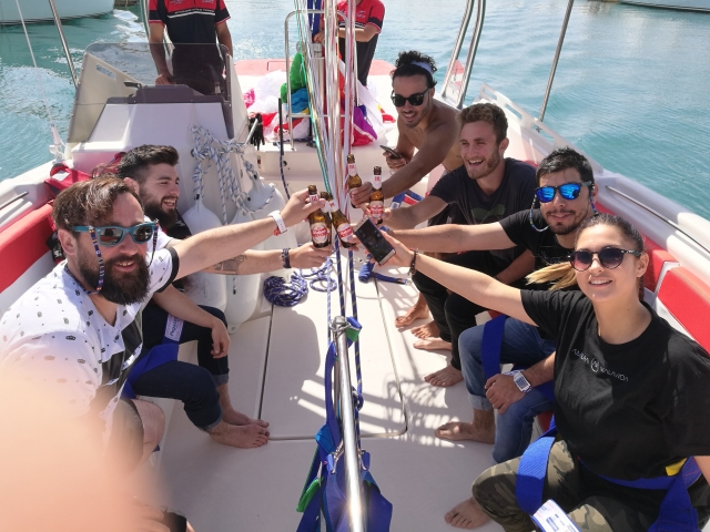 Salida grupal de parasailing