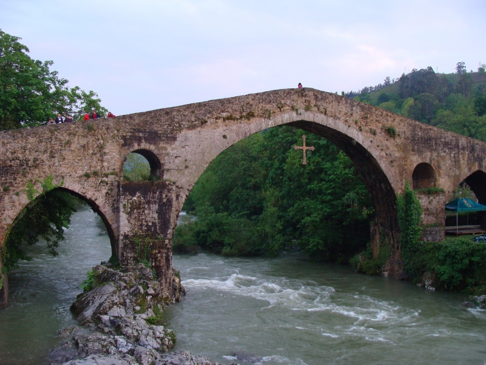 Puenle romano sobre el rio Sella