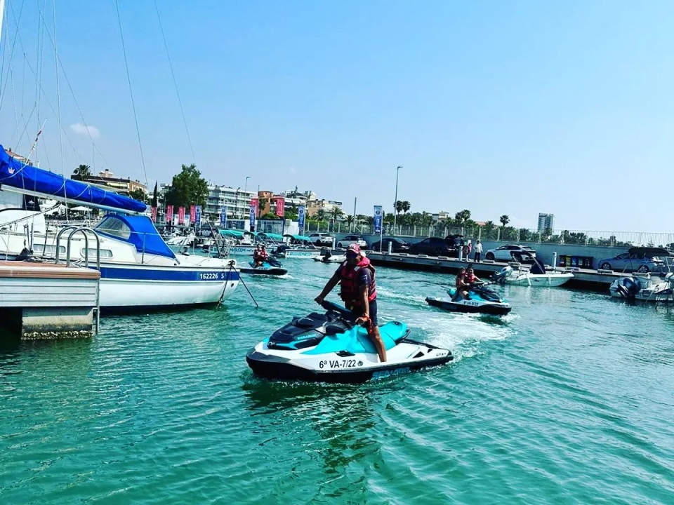 Navegando en jetski Navegando en jetski