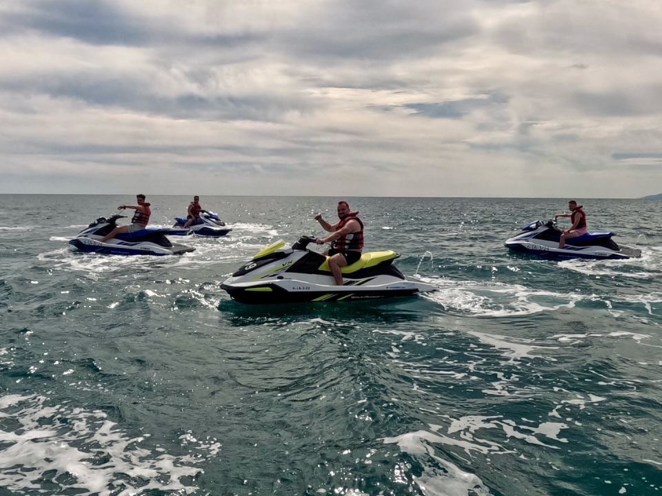Grupo en las jet skis Grupo en las jet skis