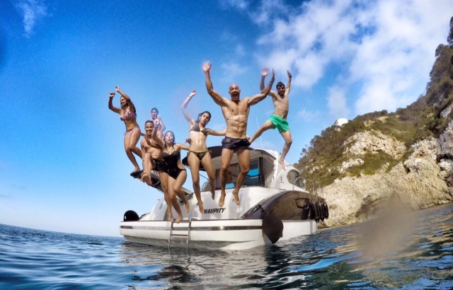 Despedida en barco en Dénia con botella de cava 4h