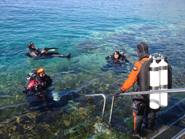 Accediendo al mar para bucear