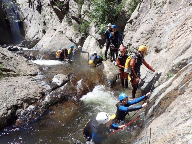 Agarrados a la soga en el cañón