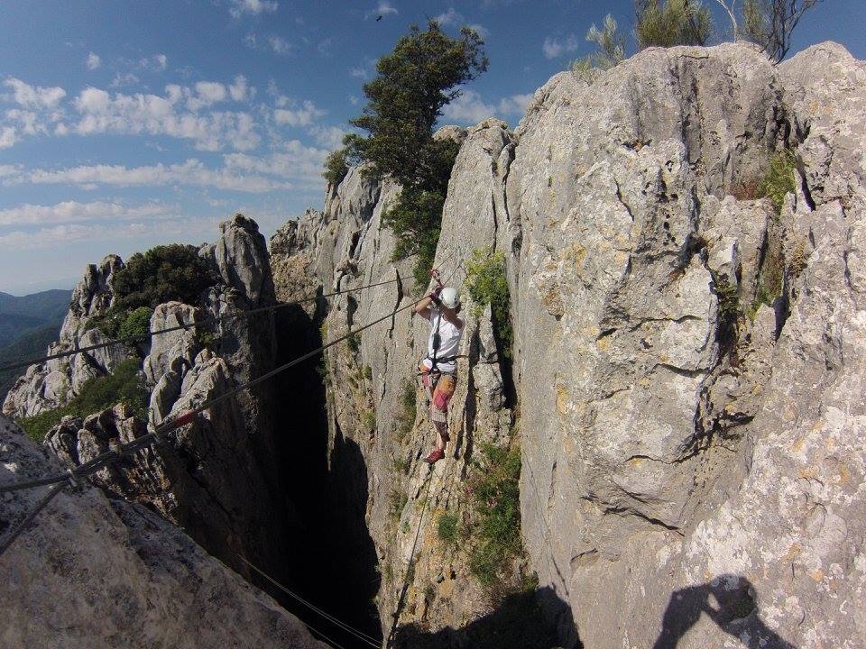 Haciendo una vía ferrata