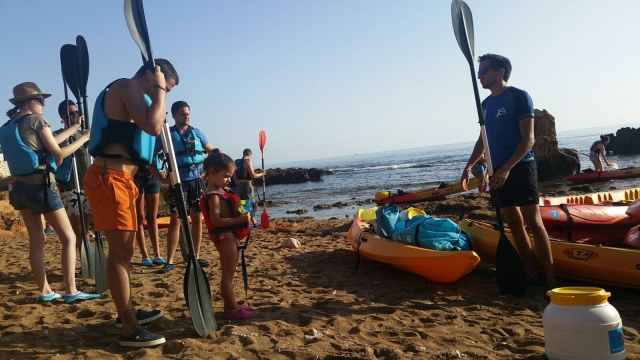Ruta en kayak con snorkel y espeleología en Denia