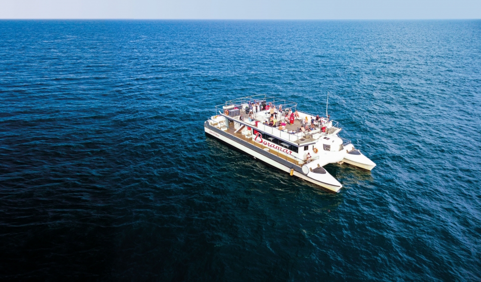 Nuestra embarcación surcando el Mediterráneo Nuestra embarcación surcando el Mediterráneo