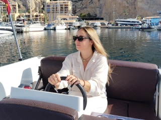 Renta lancha sin licencia Marina Greenwich, 4h