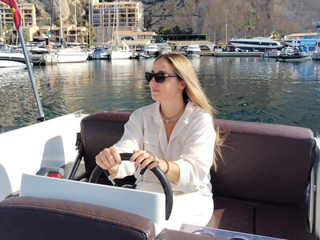 Renta lancha sin licencia Marina Greenwich, 4h