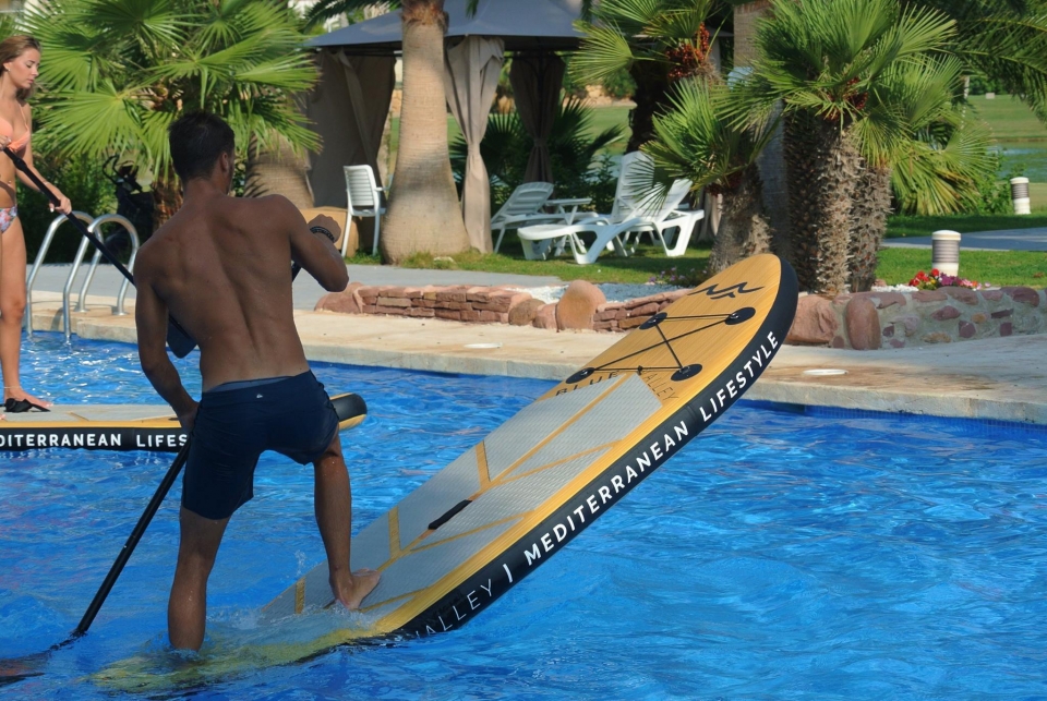 Inclinando la tabla de paddle