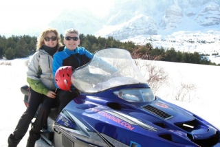 Ruta en moto de nieve por Huesca al anochecer 2h