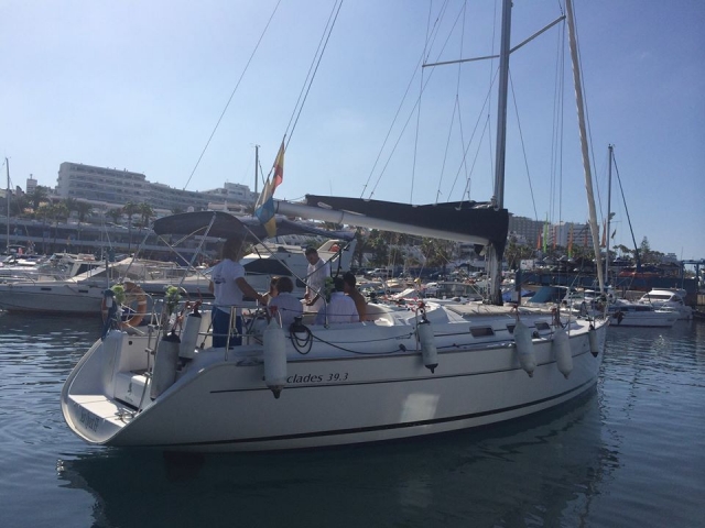 Barco cerca del puerto