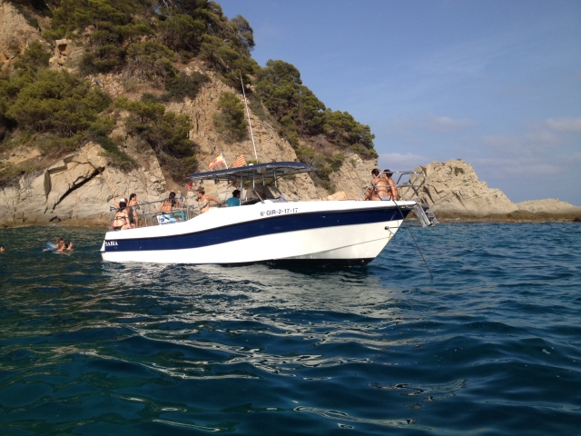 Renta barco privado + aperitivo 8h Costa Brava