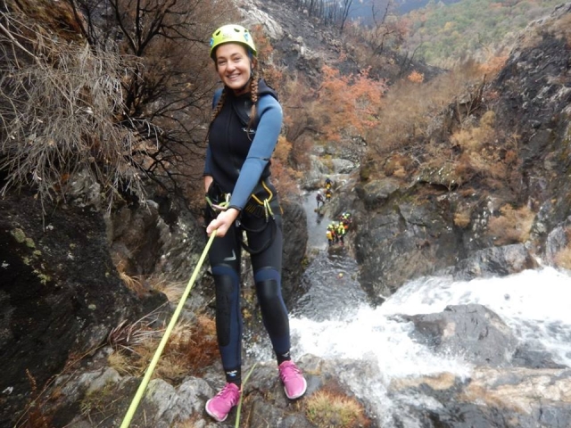 Bajando con soga en el cañón de Cerves