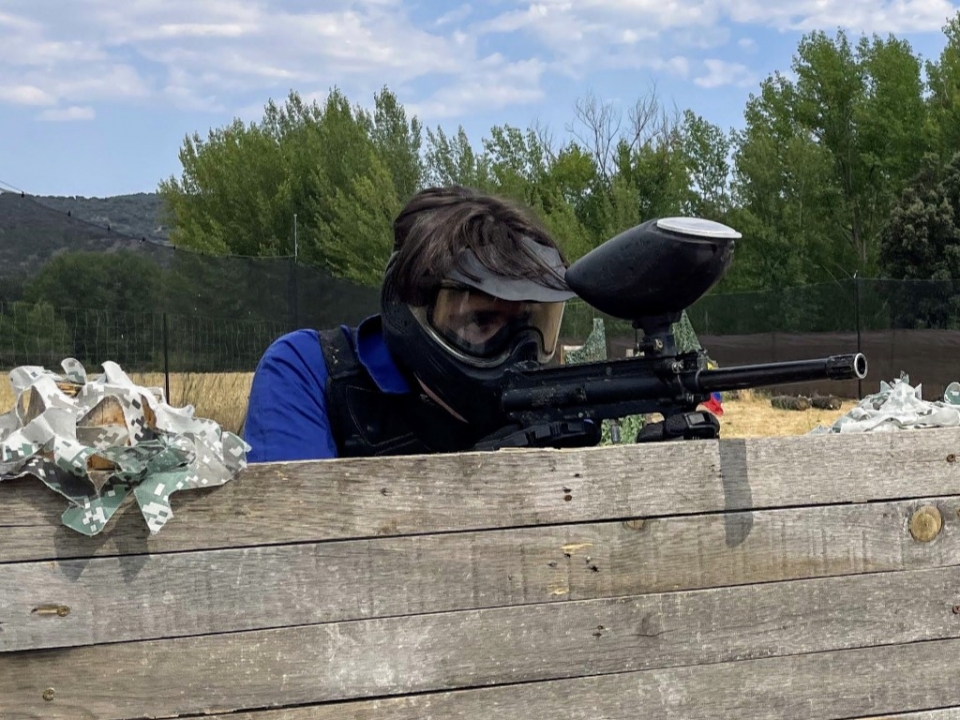 En plena partida de paintball170098311793450_6597652306551191187_n En plena partida de paintball170098311793450_6597652306551191187_n